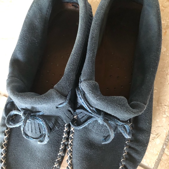 *SOLD* SoftMoc blue suede moccasins with white detail stitching - Picture 5 of 9